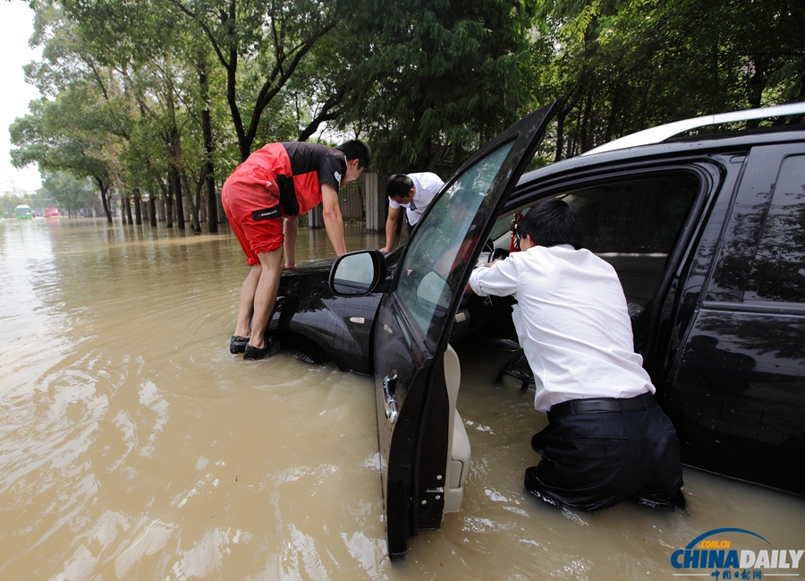 浙江桐鄉：臺風“菲特”過境 水災嚴重