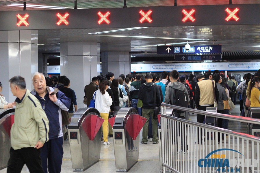 北京地鐵10號(hào)線列車信號(hào)故障 部分列車晚點(diǎn)