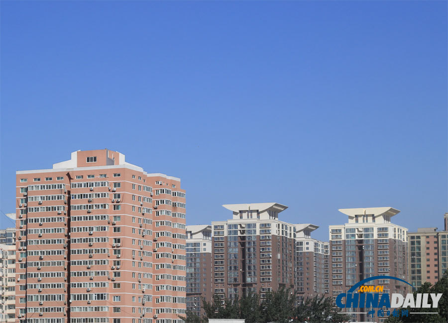 北京遭遇大風行人掩面 霧霾天氣午后消散