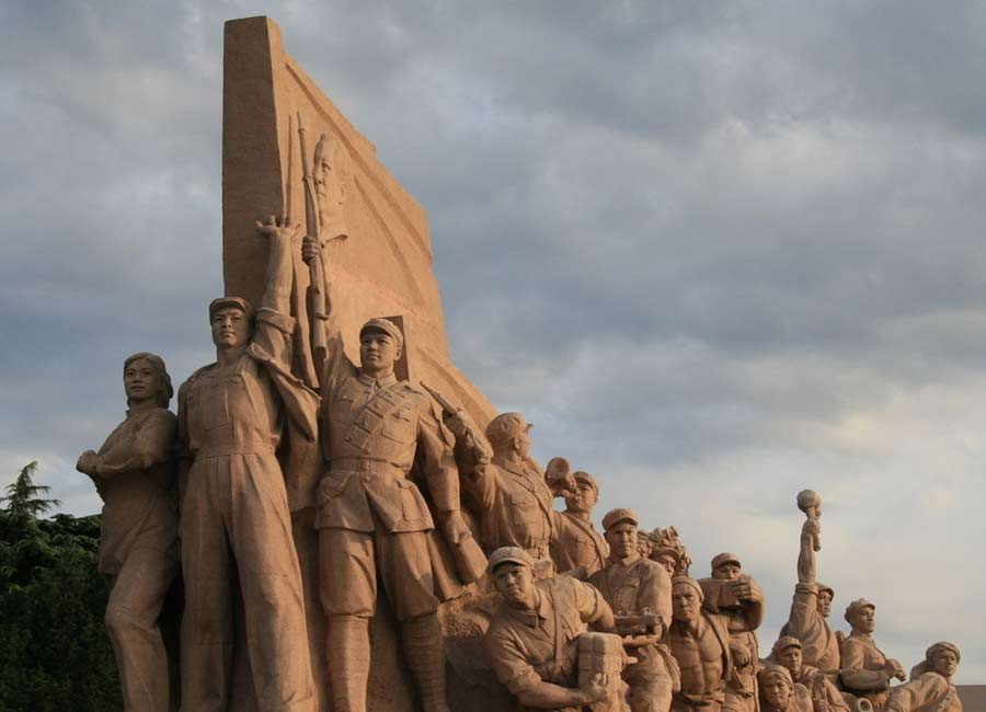 軍報痛批戰爭劇中“痞子變英雄”：從崇高到卑微