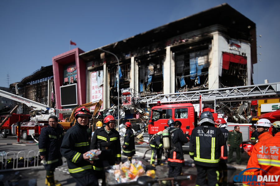 北京石景山一商場發生火災