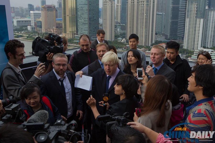 倫敦市長約翰遜騎自行車與中外媒體見面