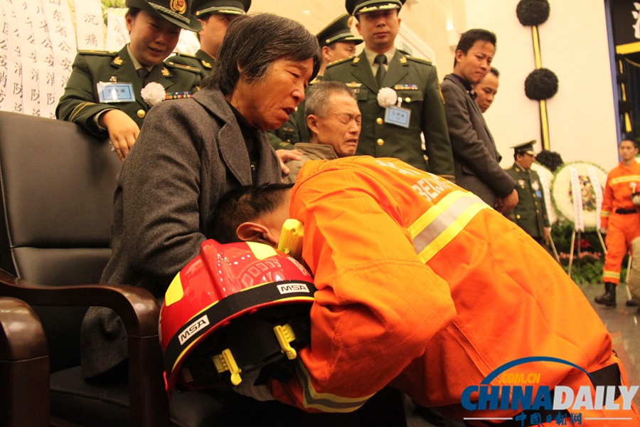 北京2名殉職消防員追悼會在八寶山舉行