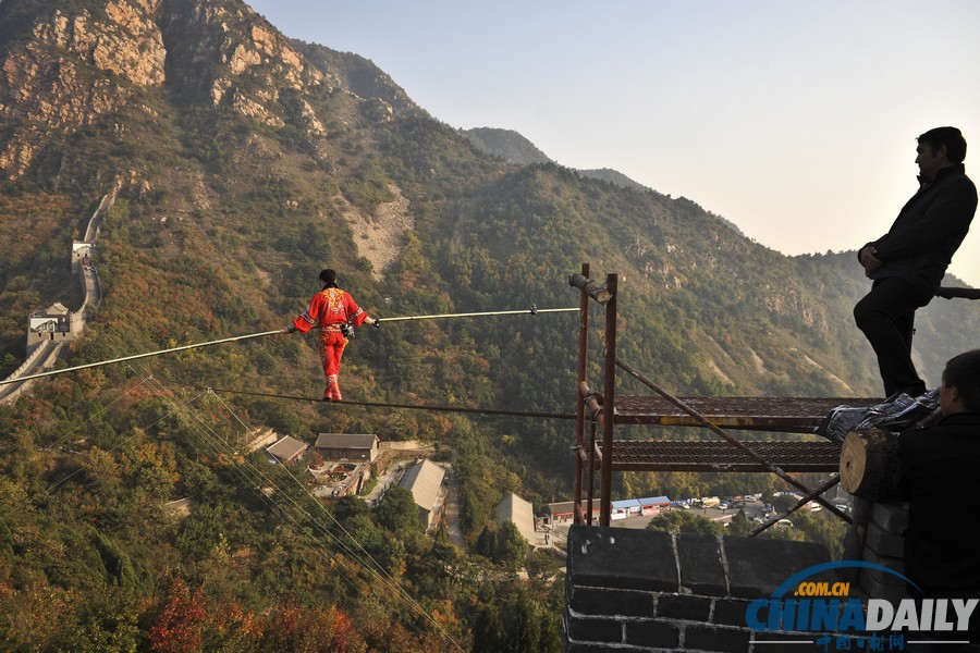 天津：阿迪力為挑戰(zhàn)高空跨長城試走