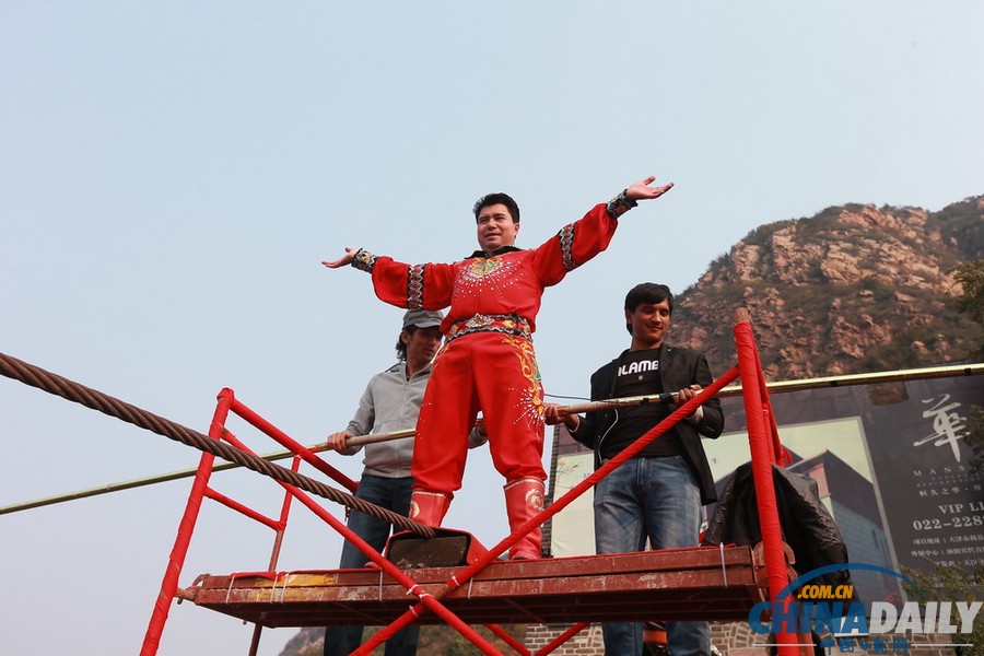 天津薊縣：阿迪力黃崖關成功跨越長城