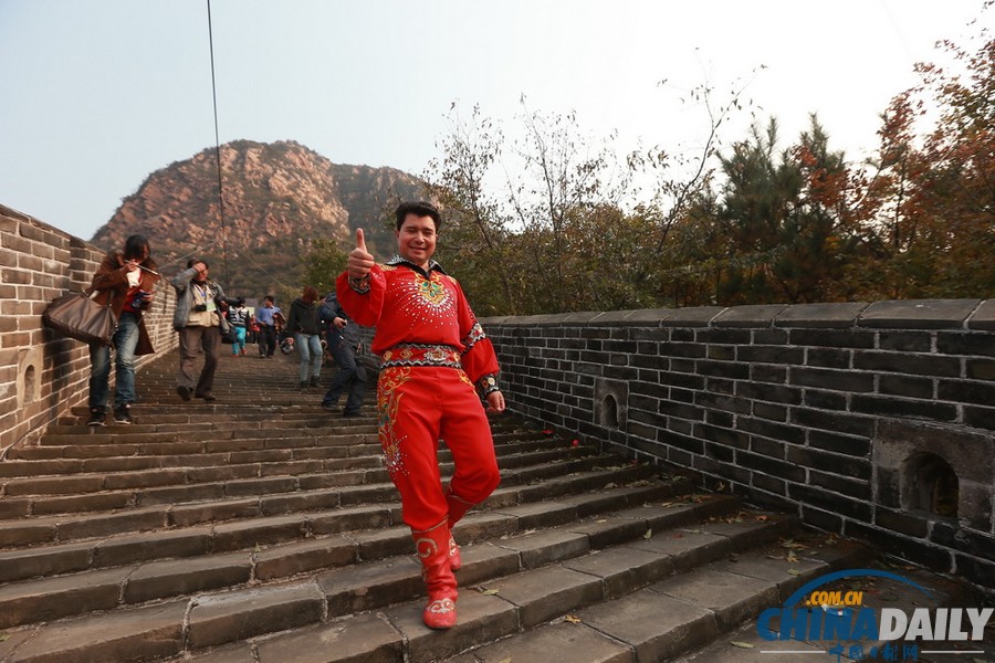 天津薊縣：阿迪力黃崖關成功跨越長城