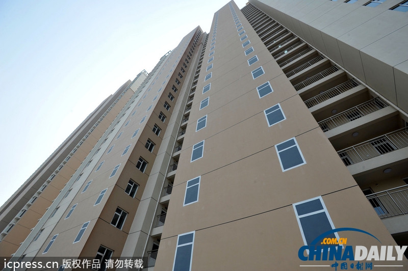 青島一經適房小區墻體上畫假窗 遭網友調侃“神筆馬良”