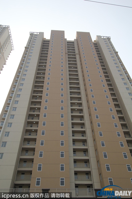 青島一經適房小區墻體上畫假窗 遭網友調侃“神筆馬良”