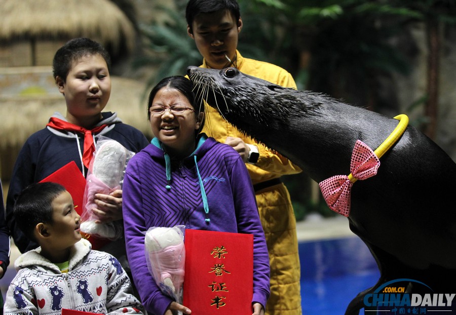 第三屆“愛海洋 愛環保”兒童書畫作品展開幕