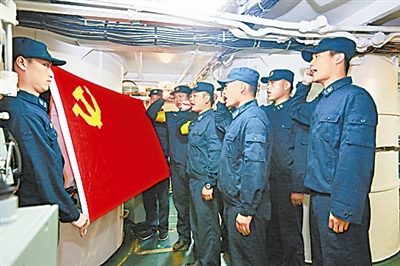 英雄核潛艇，驚濤駭浪寫忠誠(chéng)