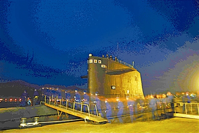 英雄核潛艇，驚濤駭浪寫忠誠(chéng)