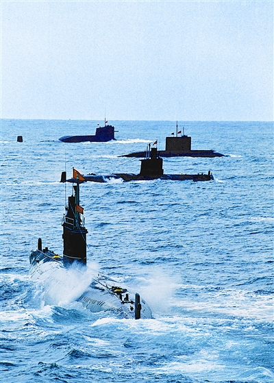 英雄核潛艇，驚濤駭浪寫忠誠(chéng)