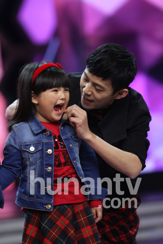 《爸爸去哪兒》萌娃鬧“大本營(yíng)”