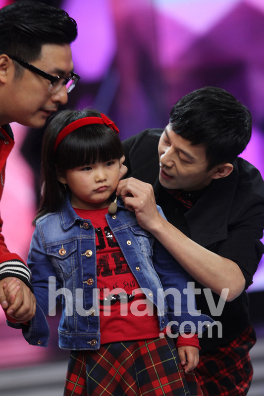 《爸爸去哪兒》萌娃鬧“大本營(yíng)”