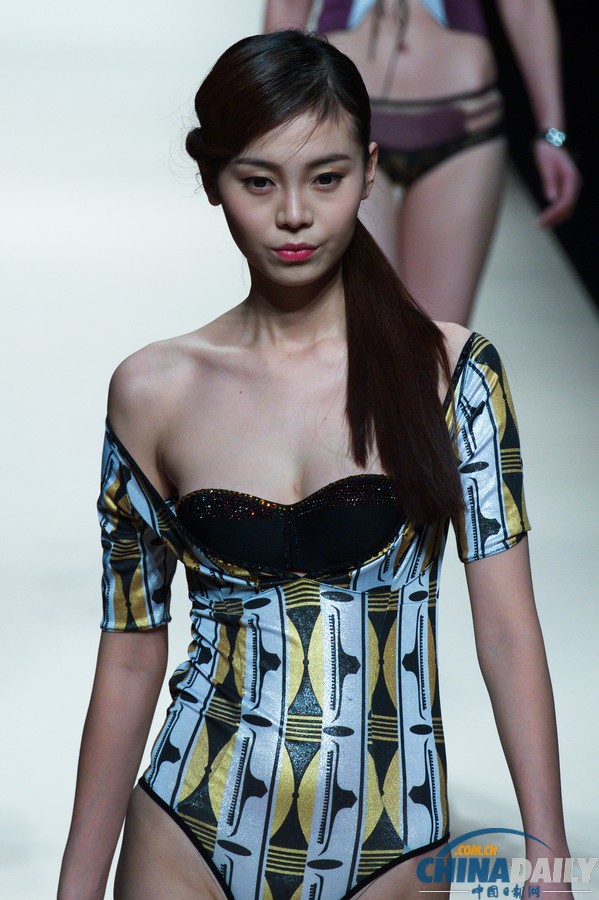 中國時裝周上演性感內衣秀