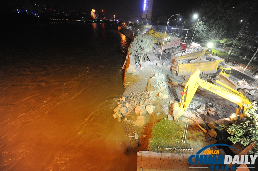 蘭州主城區(qū)境內(nèi)黃河河堤發(fā)生垮塌