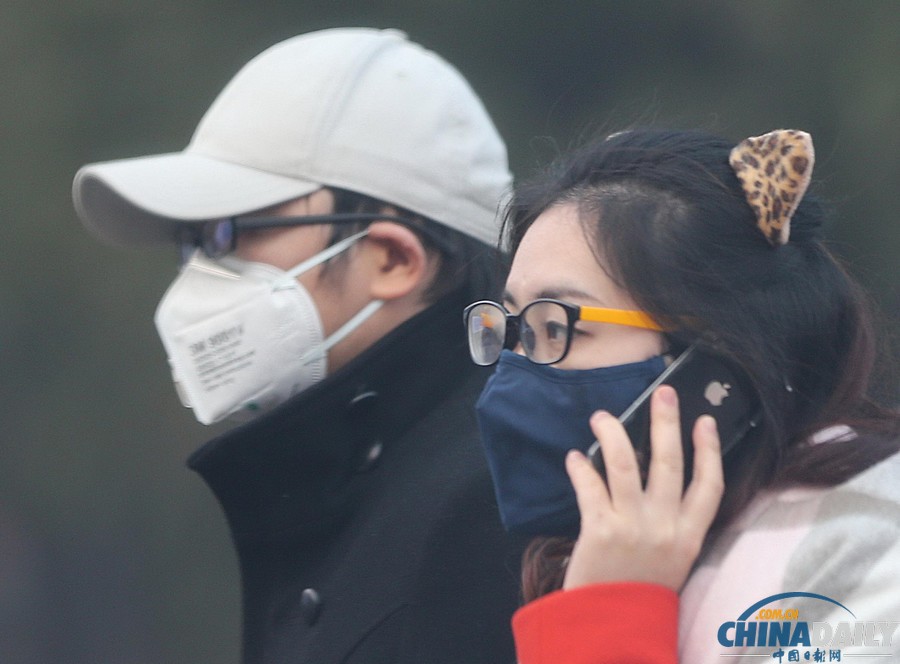 全國多地遭遇霧霾 大明湖成“白紙”一張