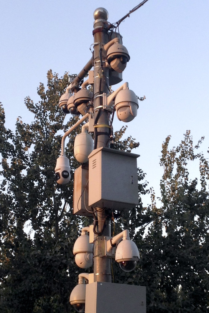 北京上海兩市路段現(xiàn)密集探頭遭調侃