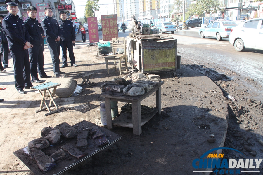 濟南地下管道爆炸掀翻路面 3人受傷