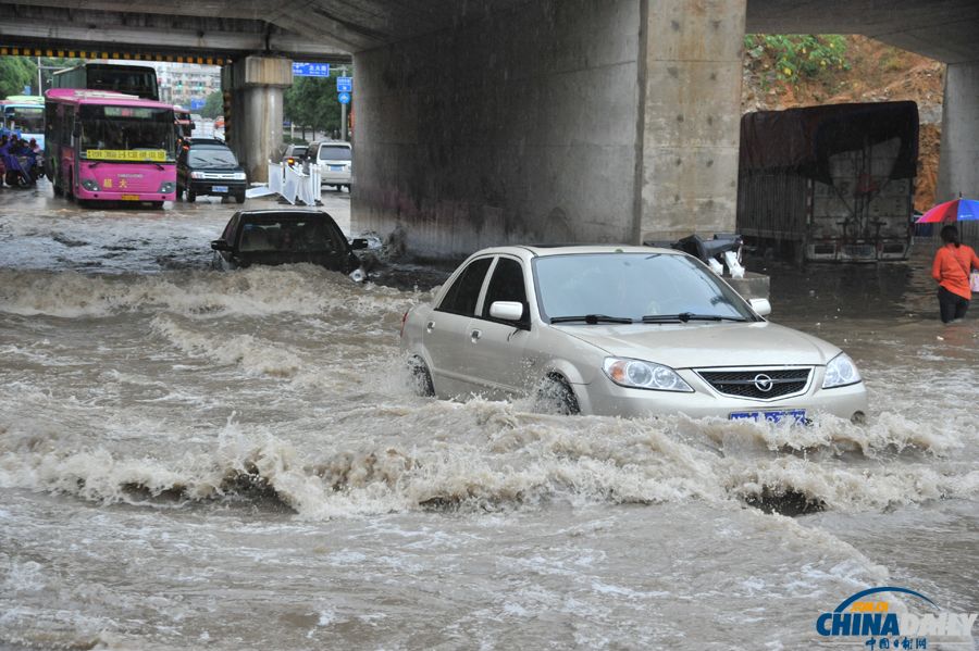 臺風“海燕”襲廣西 南寧普降暴雨