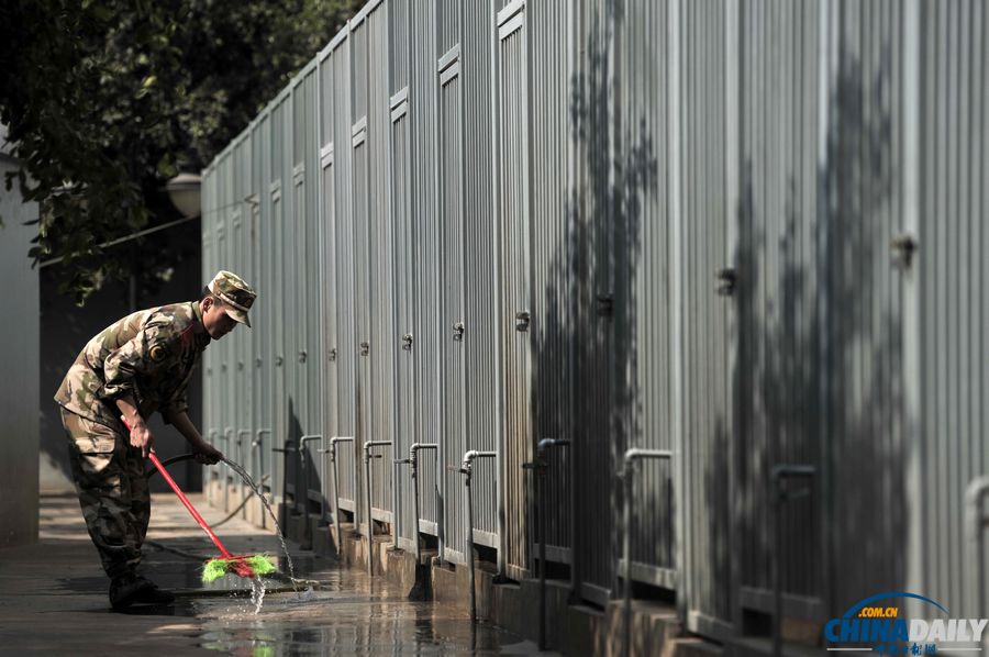“戰友”的特殊告別:人犬分別的感人瞬間
