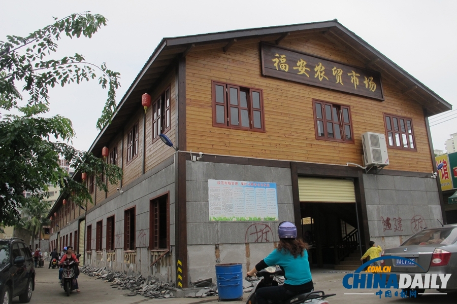 海口“最美違建”仿古建筑群開始自拆