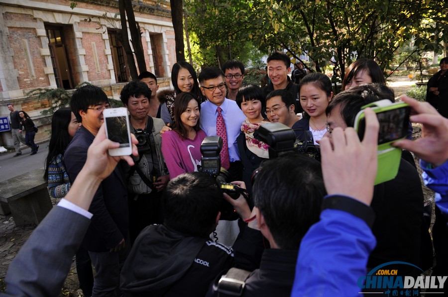 駱家輝宣布辭職后首現昆明 在云南大學發表演講
