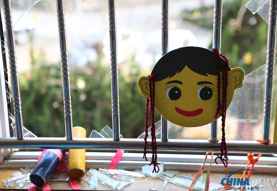 現場直擊：青島爆燃事故受災群眾排隊領餐