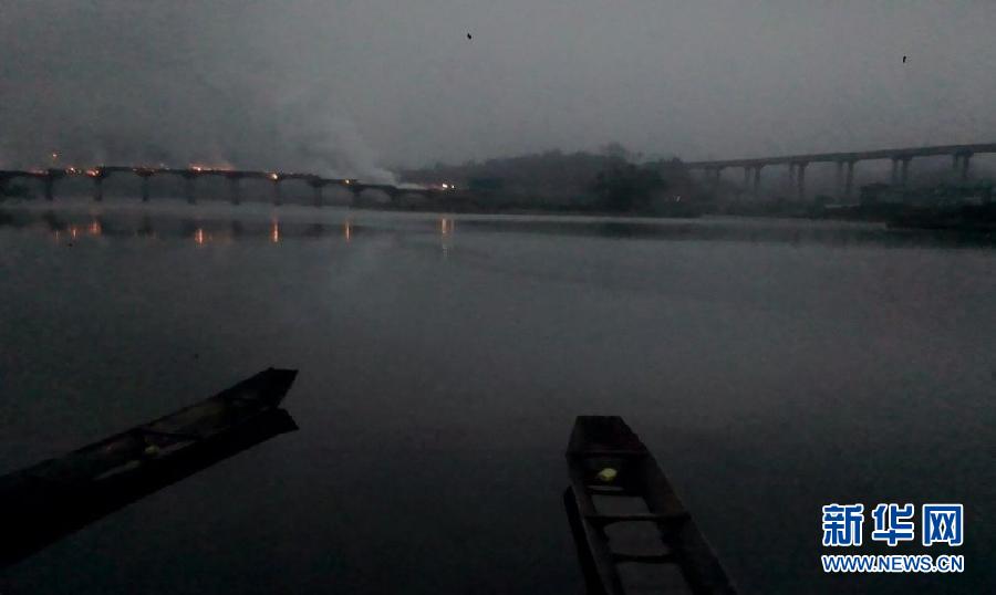 重慶黔江“亞洲第一廊橋”發(fā)生火災(zāi)　橋面木質(zhì)建筑被燒毀