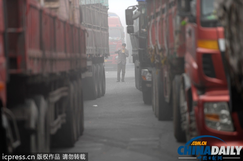 各地霧霾持續(xù) 浙江多條高速公路封道