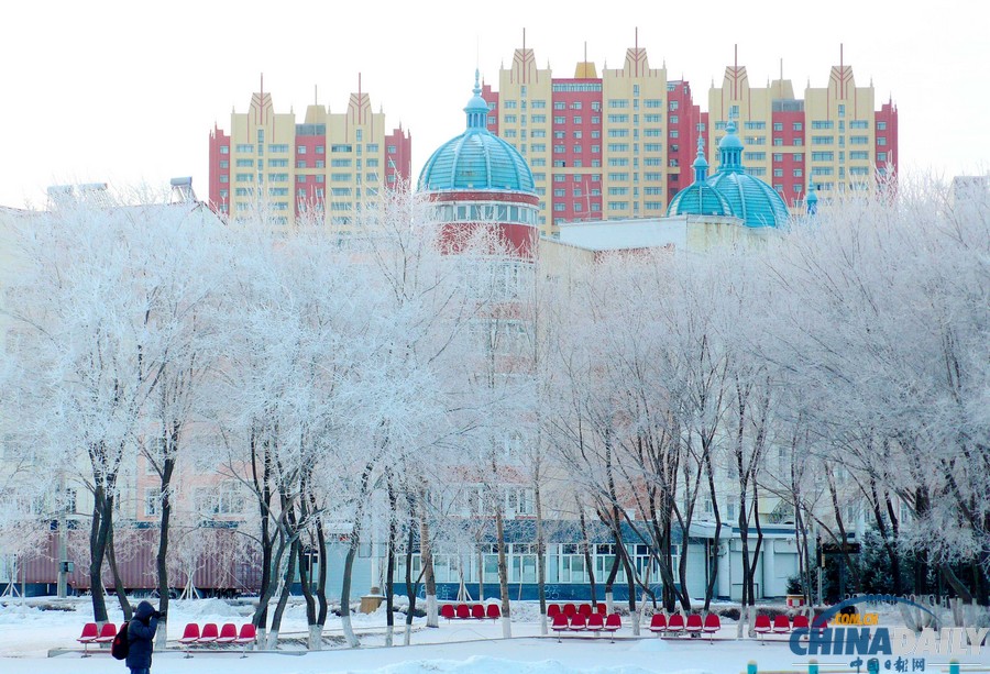 黑龍江黑河現(xiàn)綿延數(shù)公里霧凇美景