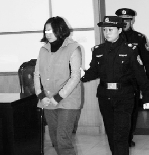 女大學生偷雇主幾十萬奢侈品 供自己旅游揮霍