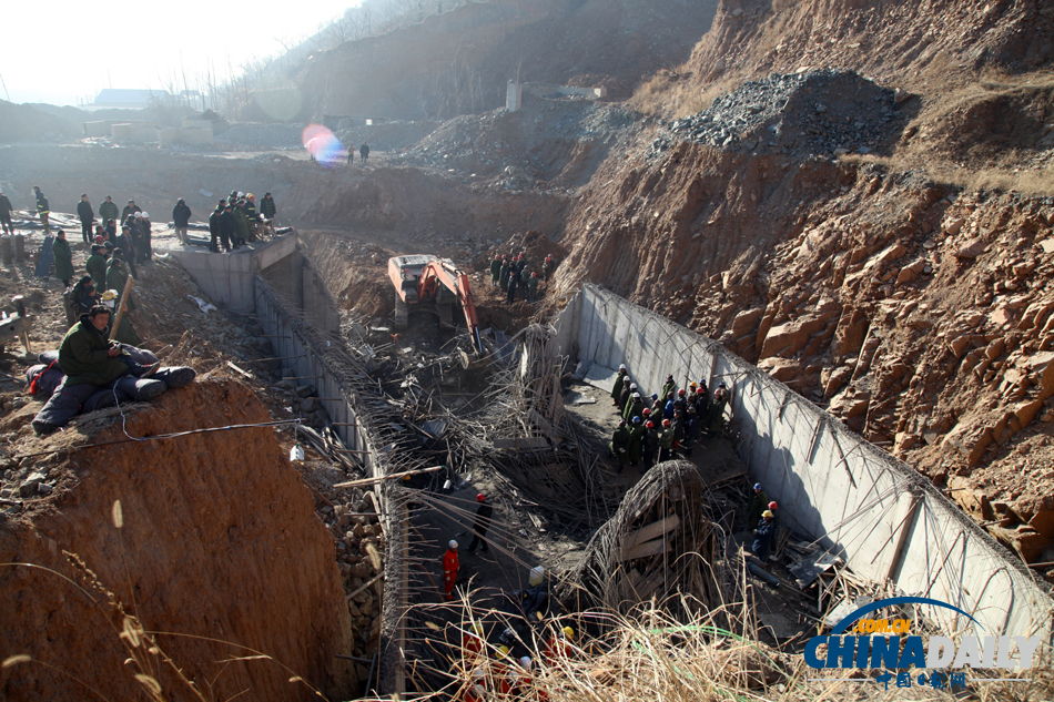 河北遵化一在建庫房坍塌事故現場曝光 已致8人死亡