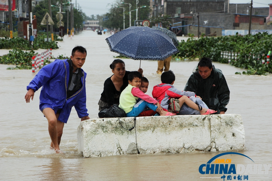 海南萬寧：普降暴雨緊急轉移民眾