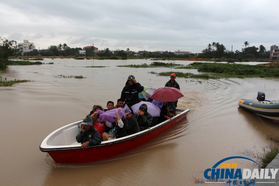 海南萬寧：普降暴雨緊急轉(zhuǎn)移民眾