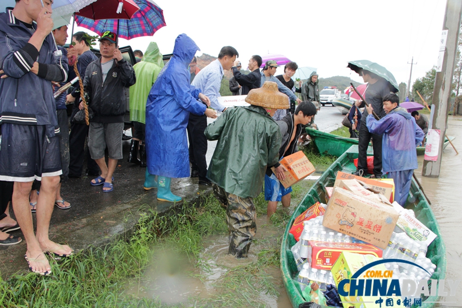 海南萬寧：普降暴雨緊急轉移民眾