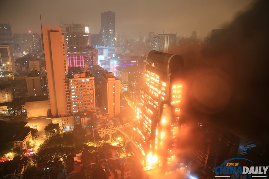 廣州建業大廈大火基本被撲滅 仍存塌樓風險