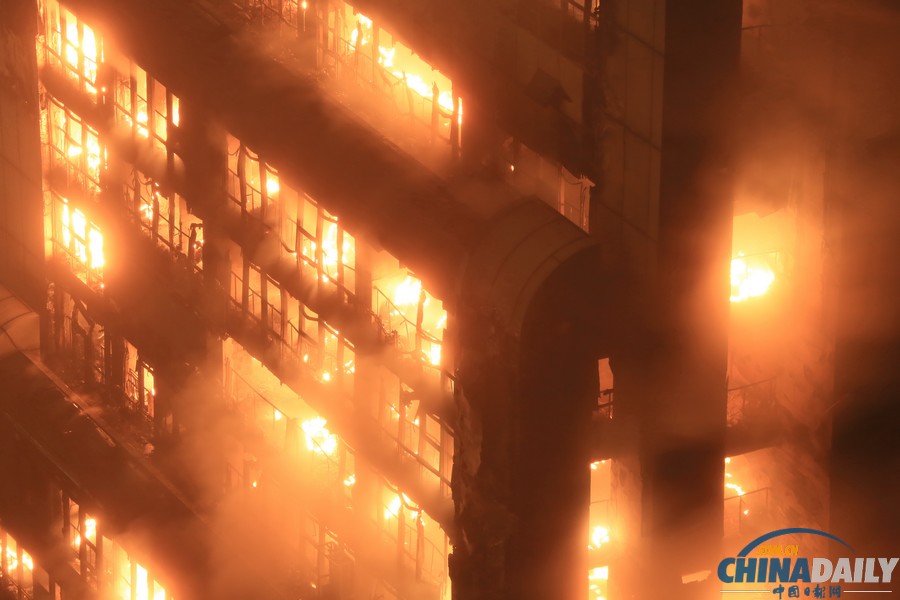 廣州建業大廈大火基本被撲滅 仍存塌樓風險