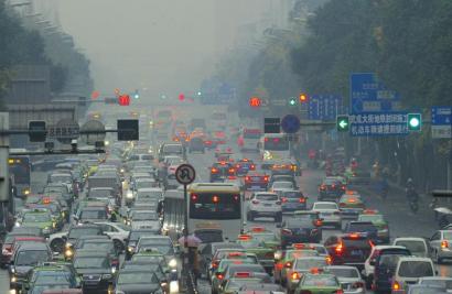 霧霾預(yù)警亮紅燈 成都三環(huán)內(nèi)機動車將單雙號限行