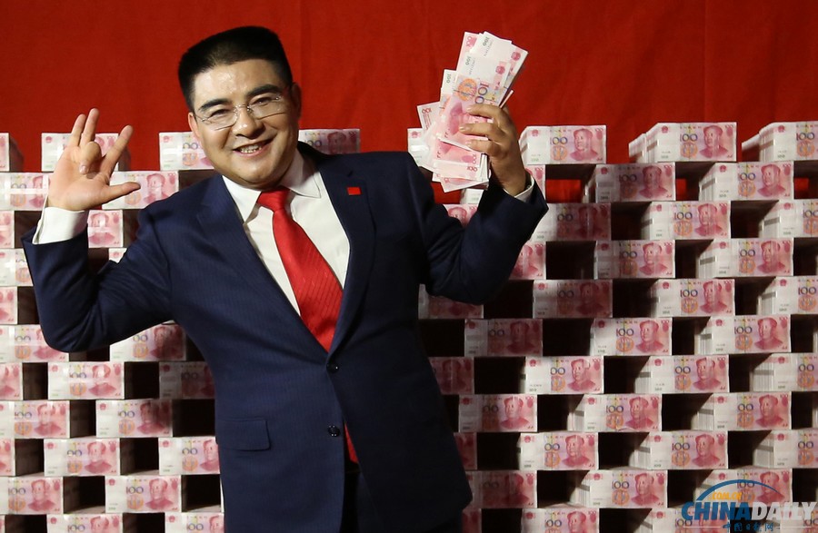 陳光標(biāo)16噸鈔票助推經(jīng)濟(jì)普查引熱議