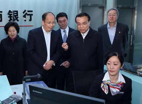 李克強(qiáng):金融創(chuàng)新圍著實(shí)體轉(zhuǎn)才能雙贏