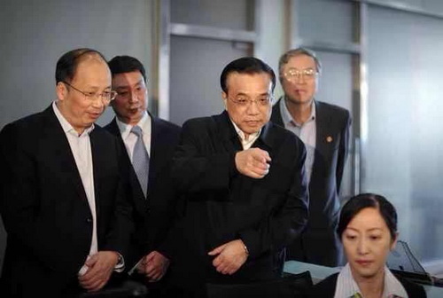 李克強(qiáng):金融創(chuàng)新圍著實(shí)體轉(zhuǎn)才能雙贏