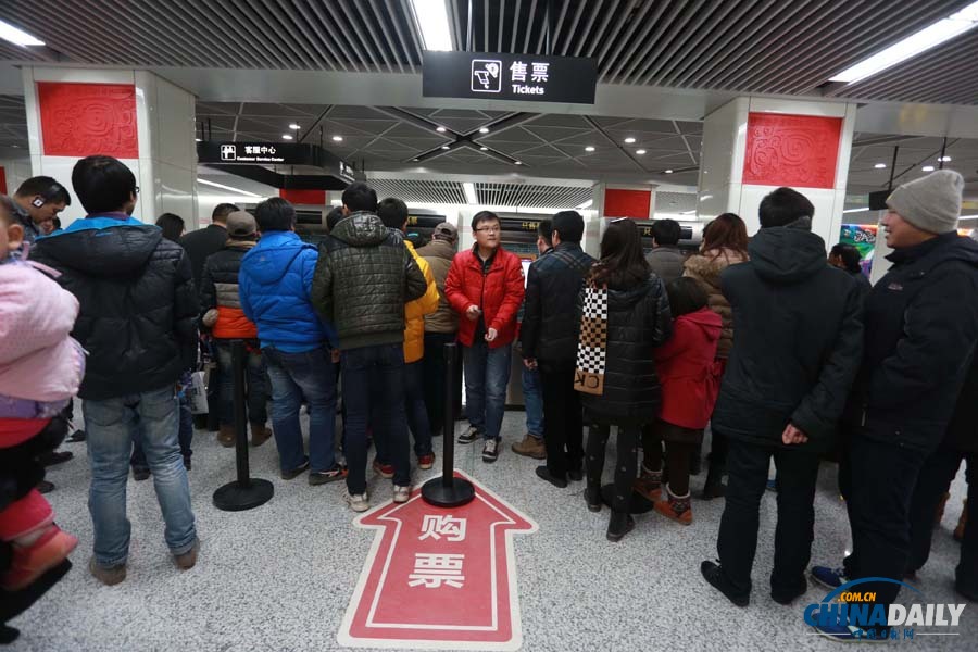 河南首條地鐵正式運營 古都鄭州邁入“地鐵時代”