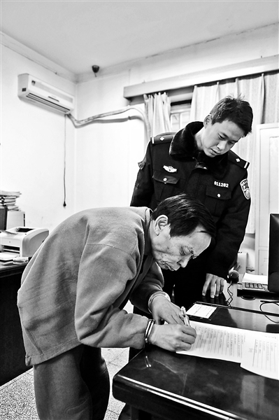 六旬老漢詐騙60萬 在西站被民警查獲