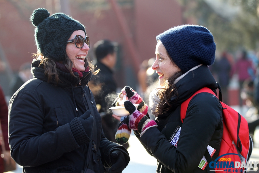 北京：雍和宮“臘八節” 市民喝粥求福