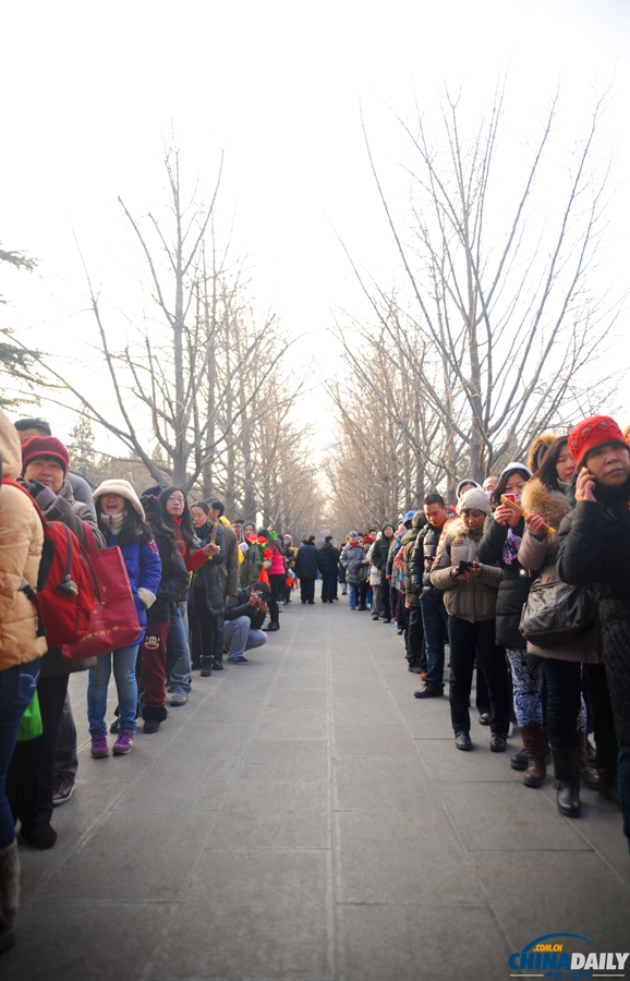 北京：雍和宮“臘八節” 市民喝粥求福