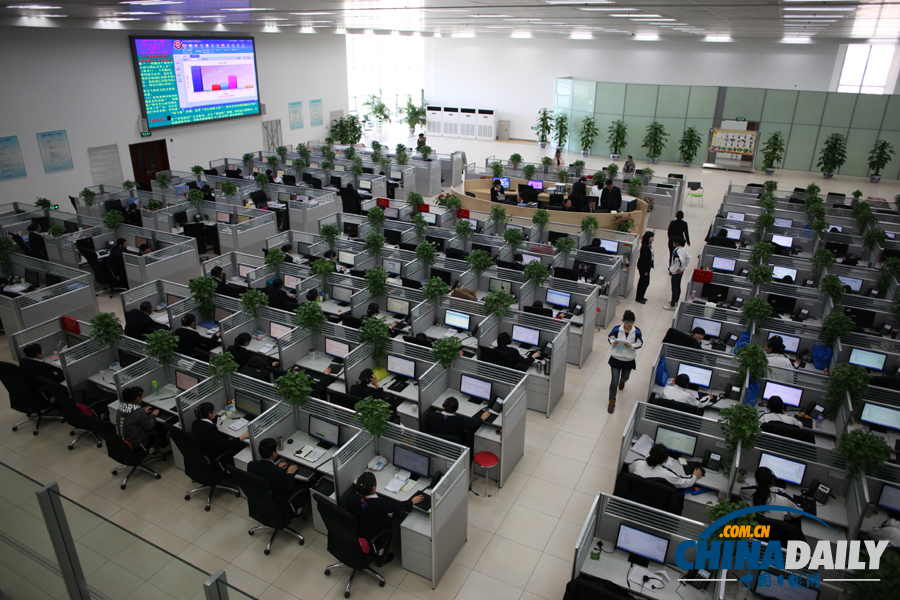 春運(yùn)高峰期話務(wù)量飆升 北京12306訂票中心設(shè)員工“發(fā)泄墻”