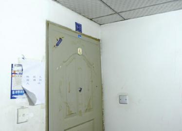 17歲女生宿舍產子謊稱來例假 旅行箱里發現死嬰