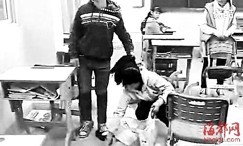初中男生教室內暴打女生 老師曾做家訪無效果(圖)