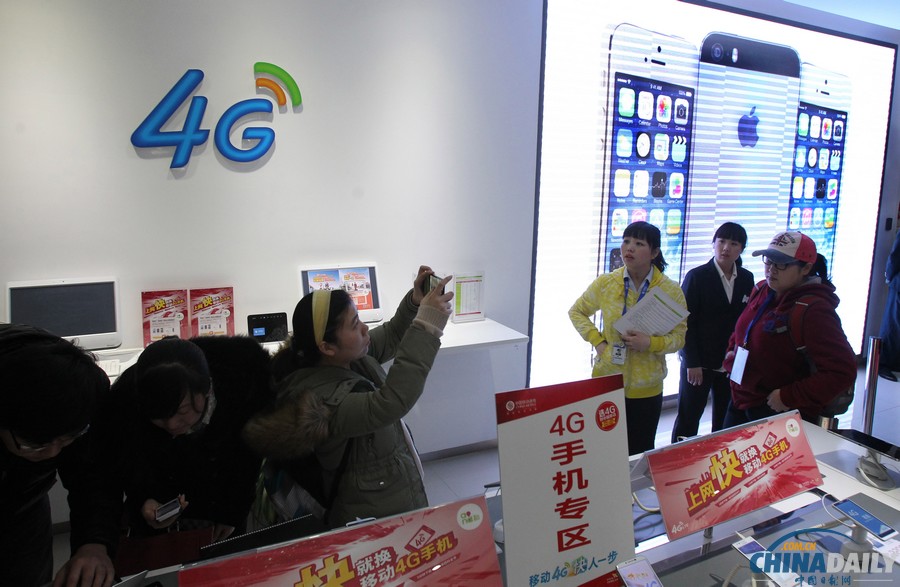 移動(dòng)4G版iPhone開賣 “果粉”獲贈(zèng)庫(kù)克簽名